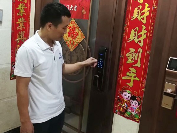 指紋鎖廠家推完善，售后實(shí)現(xiàn)了大范圍普及